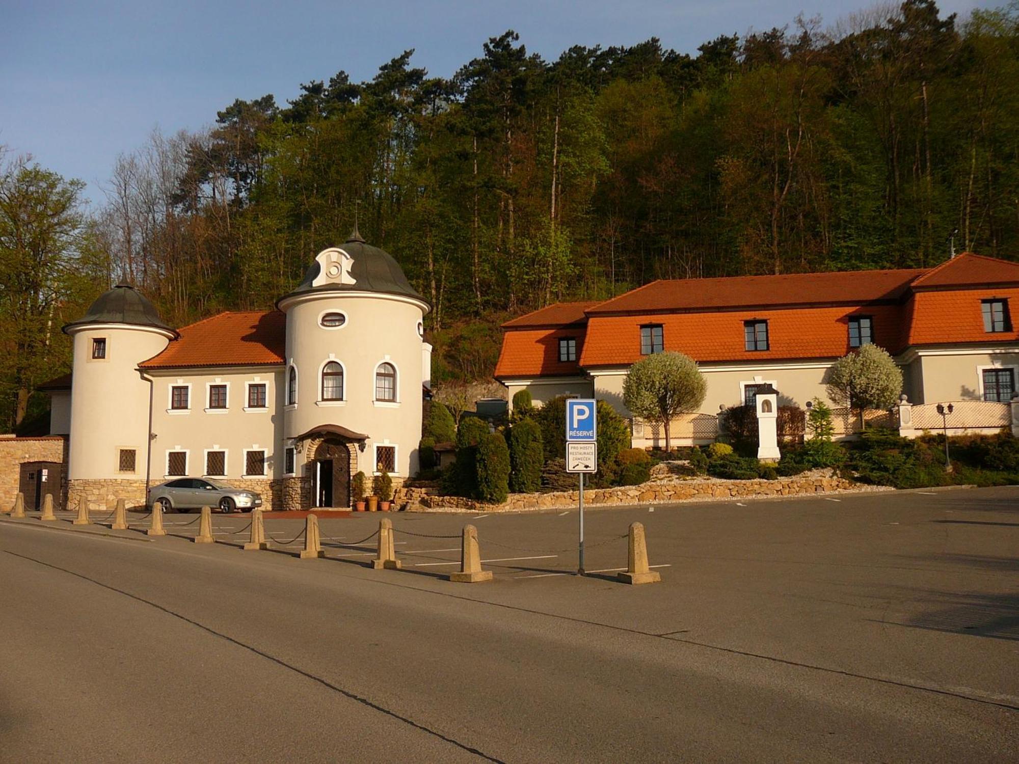 Hotel Zamecek Pod Hradem Stary Jicin 111 ภายนอก รูปภาพ
